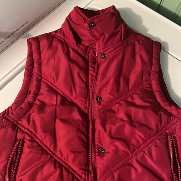Urban Behavior, red vest, size Small. - Picture 9 of 11